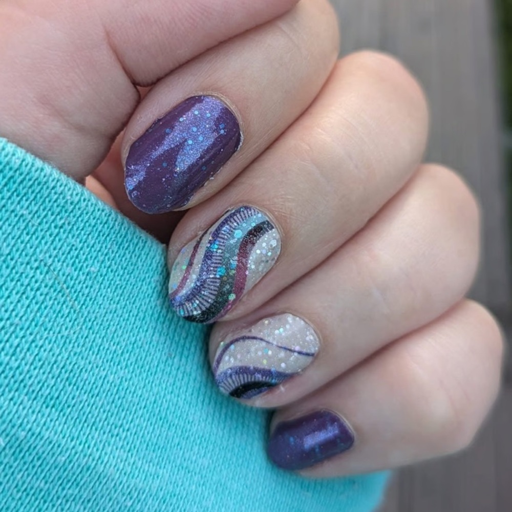 *Exclusive* Color Street: Glow With the Flow (Accent Pack) | Nude Glitter Curve - Picture 9 of 11